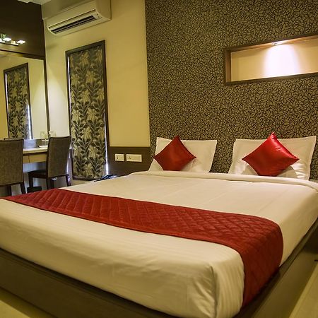 Hotel Sri Sakthi Tirupur Esterno foto